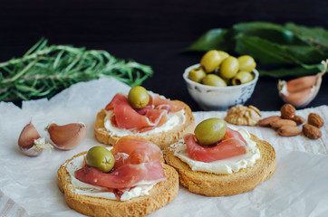 Delicious bruschetta with prosciutto
