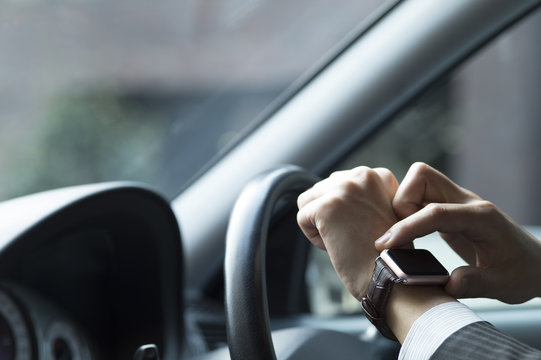Businessmen have confirmed the smart watch in the driver's seat