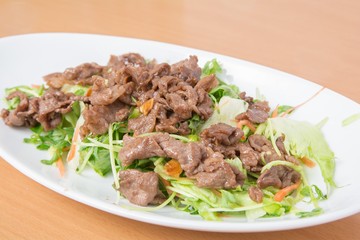 牛肉サラダ