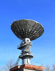 Parabolic antenna satellite communications