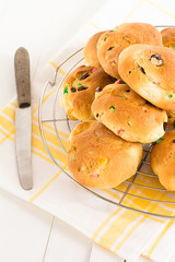 Frisch gebackene Rosinen Brötchen