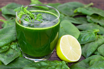 Green spinach smoothie with lime