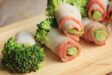 Bacon wrapped vegetables broccoli