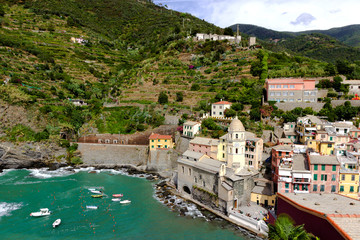 Fototapeta na wymiar Panoramic view of italian village Vernazza, cinque Terre, Liguria
