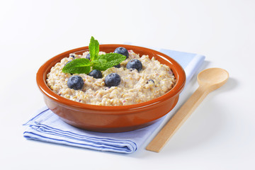 Whole grain oat porridge
