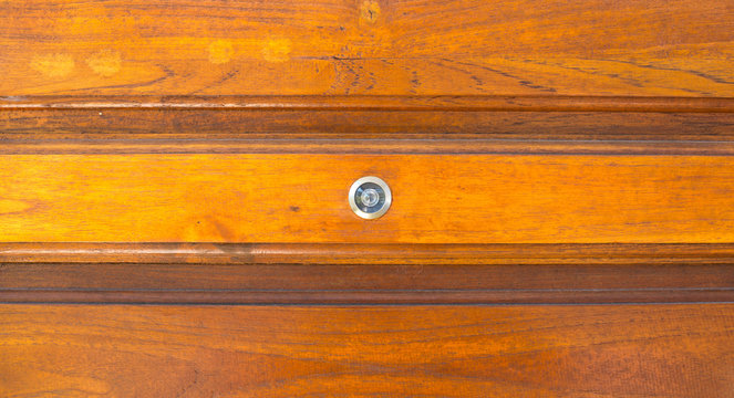 peephole on door