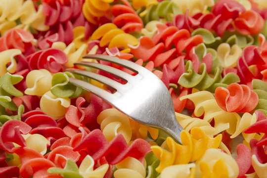 fusillo e fusilli pasta con forchetta fork