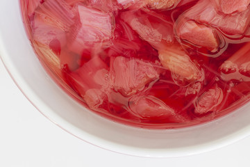 Rhabarberkompott in einer Schüssel,Nahaufnahme