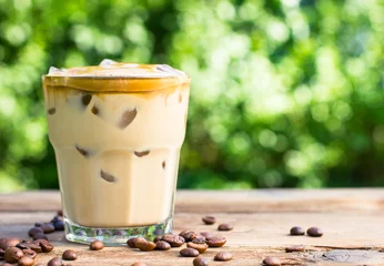 Photo sur Plexiglas Milk-shake Ice coffee with milk on the wooden table