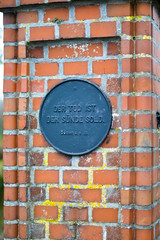 Spruchtafel am Friedhofstor