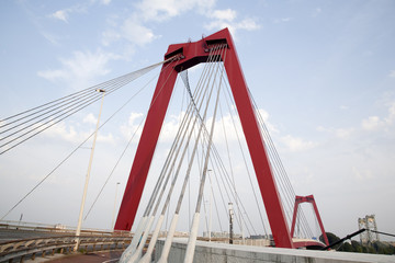 Fototapeta na wymiar Willemsbrug Bridge in Rotterdam