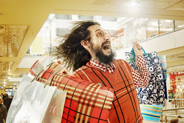 Funny guy on a shopping trip - obrazy, fototapety, plakaty