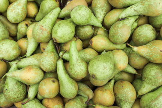 Green pears.  Fresh pears