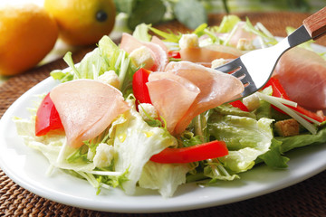 生ハムのサラダ　Uncured ham on fresh salad