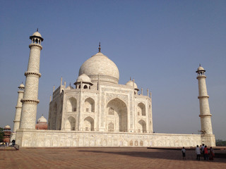 Fototapeta na wymiar Taj Mahal is a white marble mausoleum in Agra, India