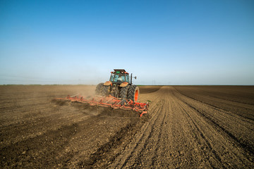 Fototapeta premium Tractor preparing land
