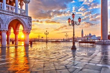 Fototapeten Piazza San Marco bei Sonnenaufgang, Vinice, Italien © sborisov