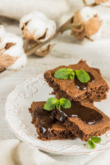 Brownie with chocolate and mint