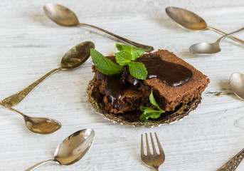 Brownie with chocolate and mint