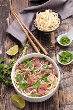 beef pho and ingredient
