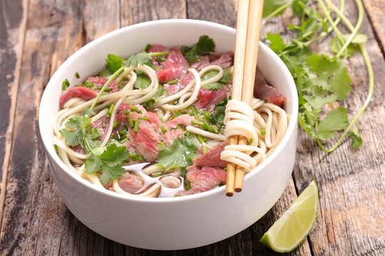 beef pho, noodle and spices