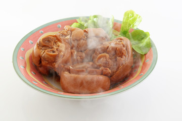 沖縄伝統料理の豚足テビチ