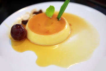Creme caramel , Caramel custard , Custard pudding