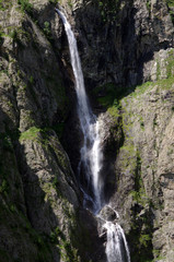 Fototapeta na wymiar cascade - vallée du vénéon