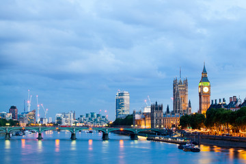 Obraz premium 30. 07. 2015, LONDON , UK, London at dawn. View from Golden Jubilee bridge