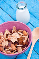 cereal with almond and raisin