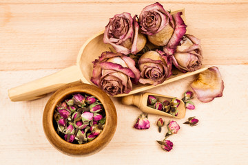  Dried roses and buds with wooden texture 