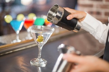Fototapeta na wymiar Bartender pouring cocktail