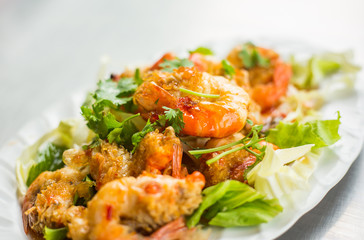 Stir-fried shrimp with garlic