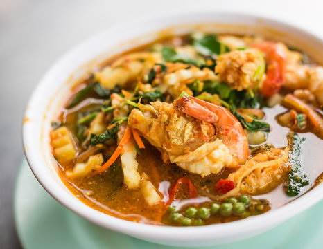Shrimp curry with herb