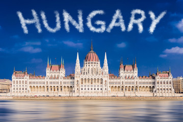 Naklejka premium Hungarian Parliament on Danube in Budapest Cityscape