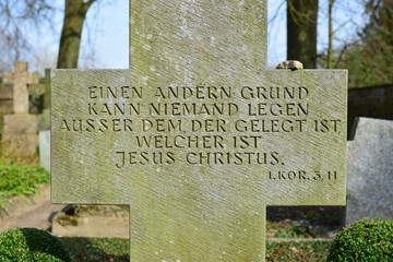 Grabstein mit Bibelspruch