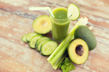 close up of fresh green juice glass and vegetables