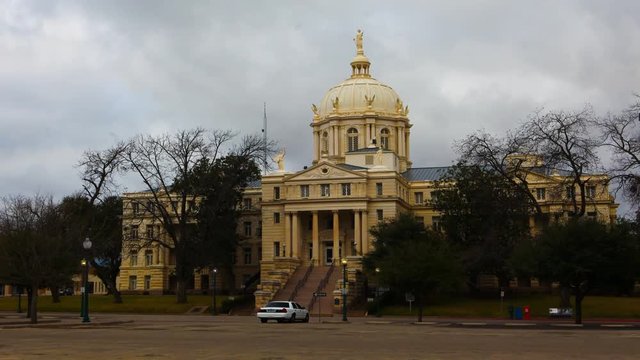 4K UltraHD Timelapse of the McLennan County Courthouse in Waco, Texas