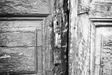 Door handle on an antique wooden door