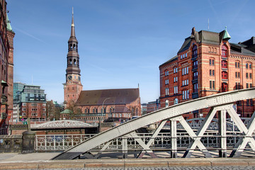 Obraz premium Hamburg - Sankt Katharinen und Speicherstadt
