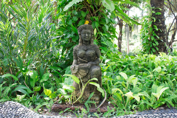 Girl statue, the statue faces smiling young woman, dressed in tr