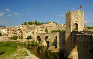 Fototapeta premium Morning in Besalú. Stone Bridge in the old city