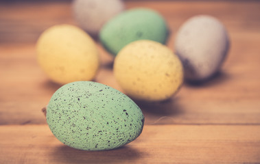 Obraz na płótnie Canvas Easter eggs on wooden background 