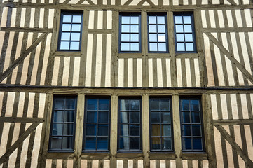 Obraz premium timber-framed building windows in Troyes, France.