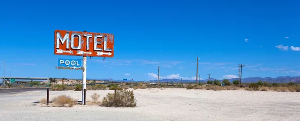 Gardinen Verlassenes, altes Motel-Schild an der Route 66 © jaflippo