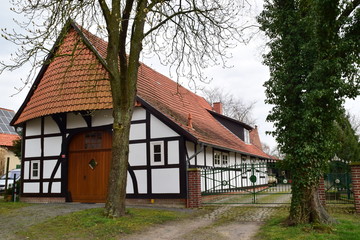 Fototapeta na wymiar Saniertes Bauernhaus in Wiedensahl