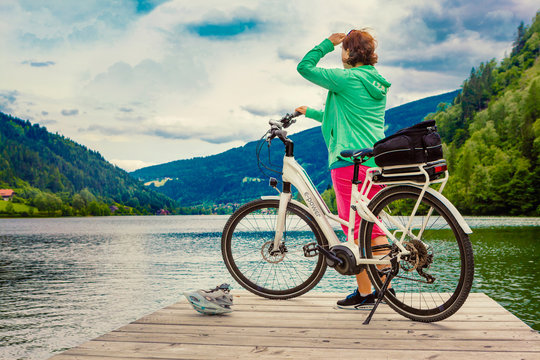 woman with e-bike resting beside a beautiful lake-e-power 21