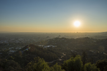 Obraz premium Griffith Park Trails and Century City at Sunset, sunlight and smog