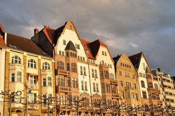 Häuser an der Rheinpromenade in Düsseldorf