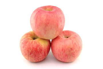 3 red apple overlap